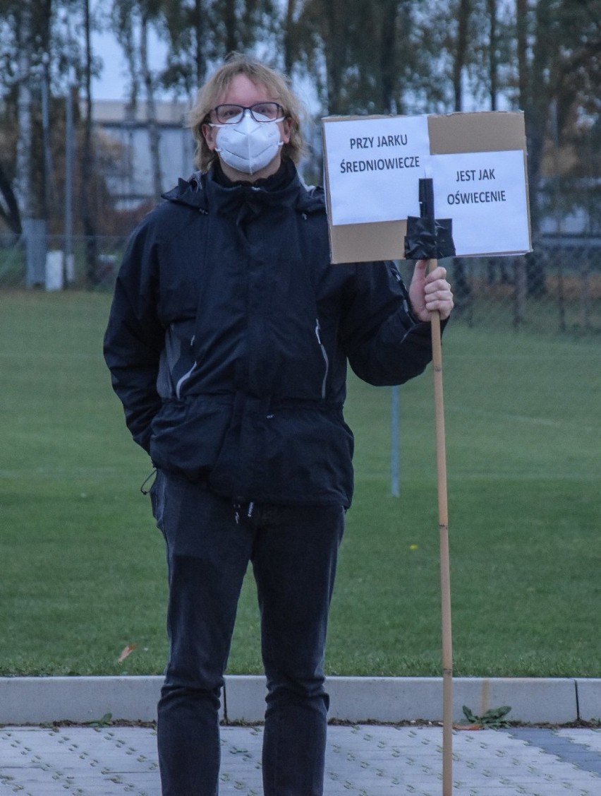 Strajk Kobiet w Kaźmierzu. Poszli na spacer - ku zdrowotności. I w obronie wolności! [ZDJĘCIA]