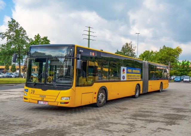 Miasto przekazało Ukrainie autobus i samochód dostawczy.