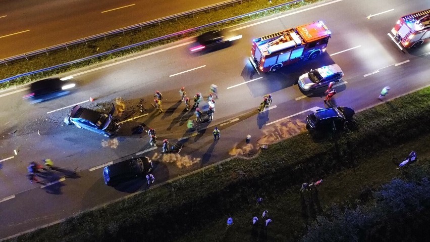 Okropny wypadek na DTŚ! Kierowca był pijany i jechał POD PRĄD! Do czołowego zderzenia aut doszło na granicy Rudy Śląskiej i Zabrza