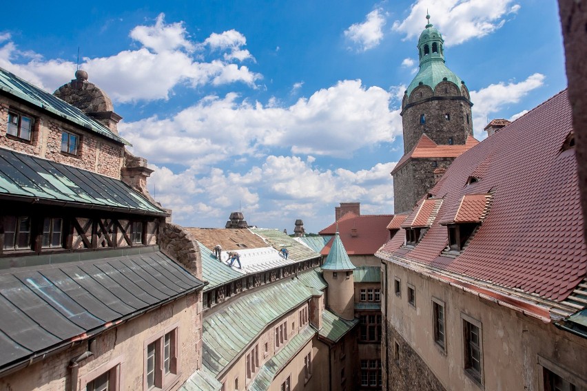Remont dachu nad środkową i północną częścią zamku Książ...