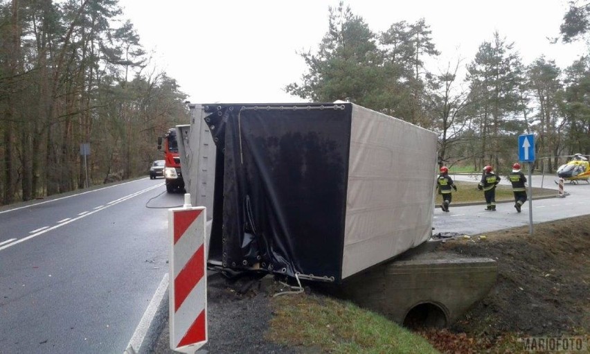 Wypadek pod Opolem na DK 94 między Skarbiszowem i Borkowicami. Dwie osoby ranne