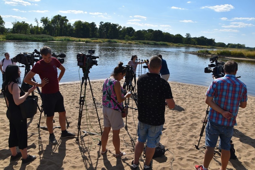 Konferencja prasowa nad Odrą w Cigacicach na temat...