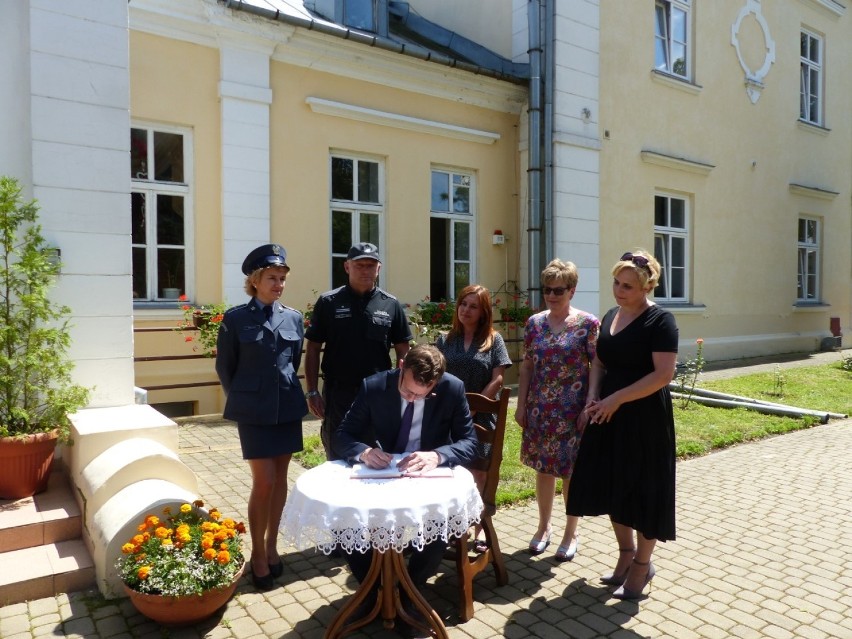 Maseczki  uszyte przez skazanych  z Zakładu Karnego  w Chełmie  trafiły do chełmskich DPS