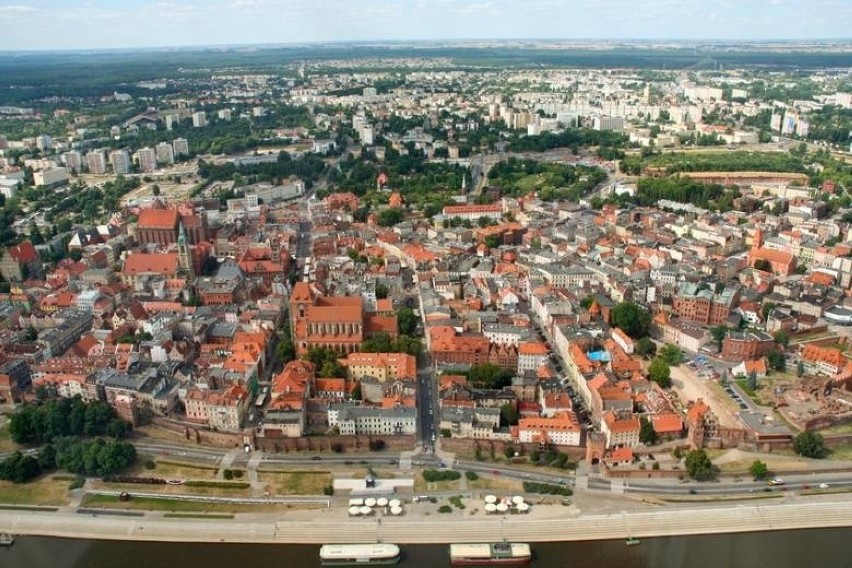 Miłośnicy szybowania mogą wzlecieć nad miasto w dwuosobowym...