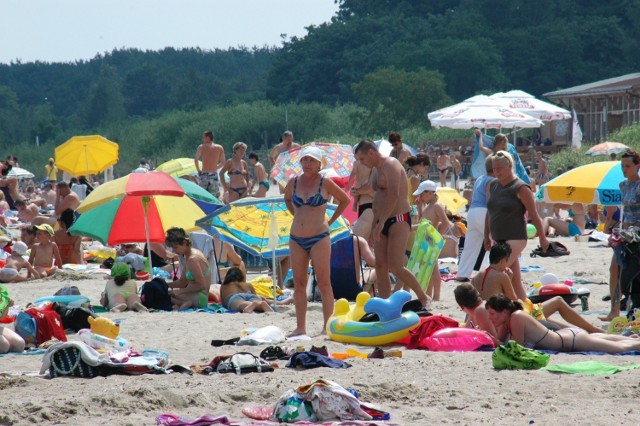 Minął pierwszy miesiąc lata, wakacje minęły półmetek. Pogoda dotychczas nie rozpieszcza ani nad morzem, ani w górach. Lipiec jest chłodny, deszczowy i burzowy z niewielką liczbą gorących dni z temperaturą powyżej 30 st. C. To pierwszy od kilku lat lipiec bez afrykańskich upałów. A jak będzie w sierpniu?


Czytaj więcej na następnej stronie?