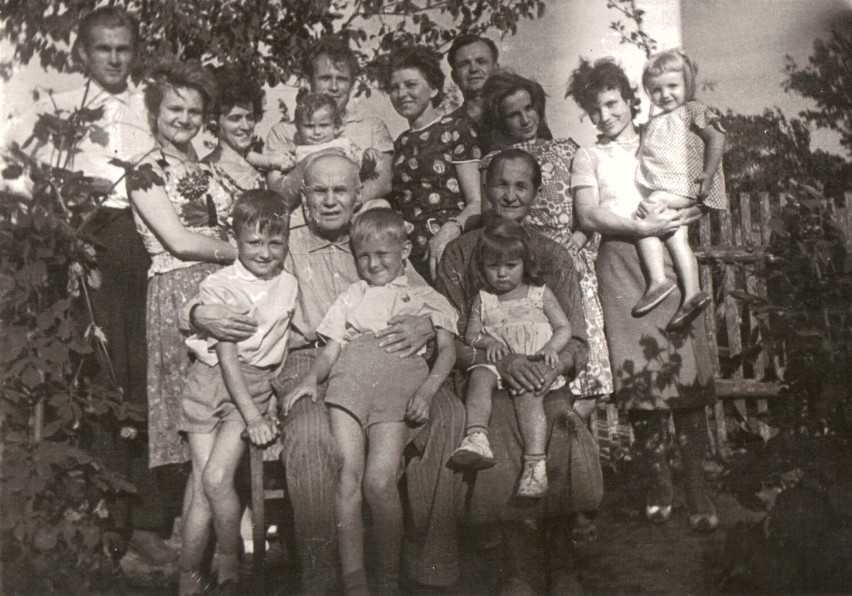 Rodzina Szpakowiczów po powrocie z Syberii