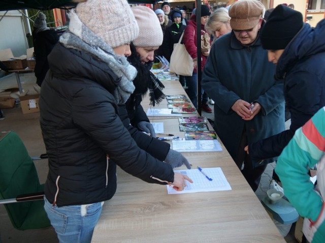 Akcja "Cebulki za odpady" w Stalowej Woli spotkała się z dużym zainteresowaniem mieszkańców.