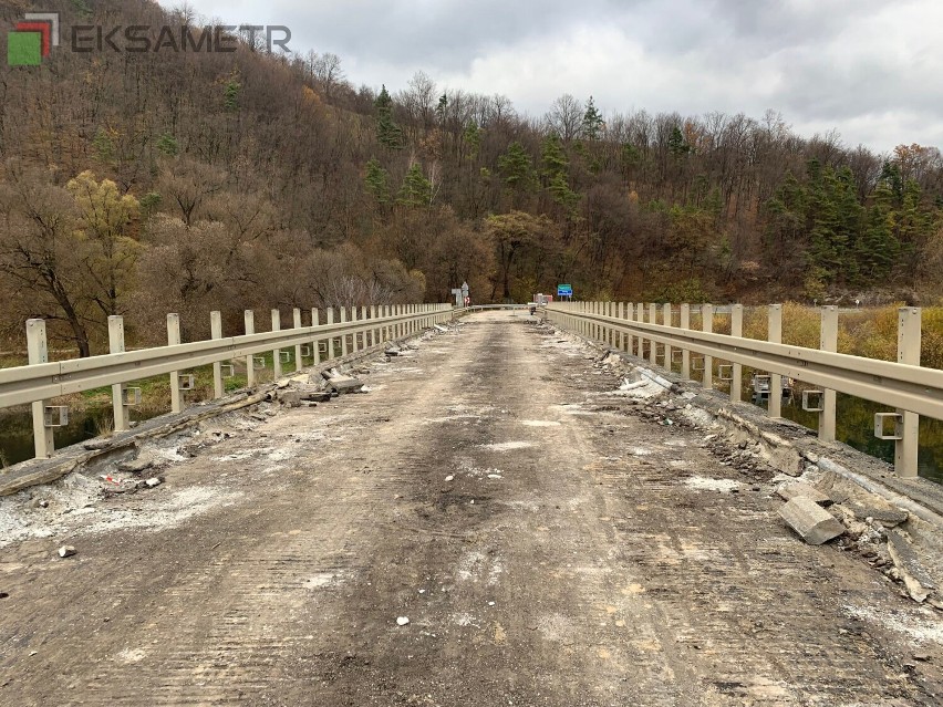 Trwa rozbiórka starego mostu w Kurowie