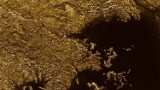 Sonda Cassini odkryła kaniony wypełnione cieczą na księżycu Satruna