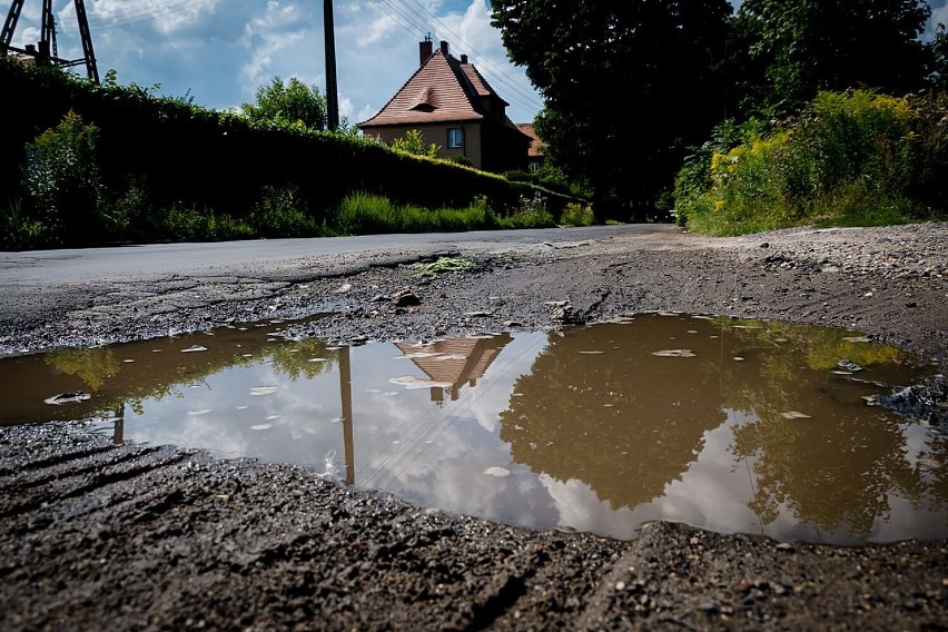 Najgorsze drogi w Wałbrzychu. Ulica Ludowa (ZDJĘCIA)