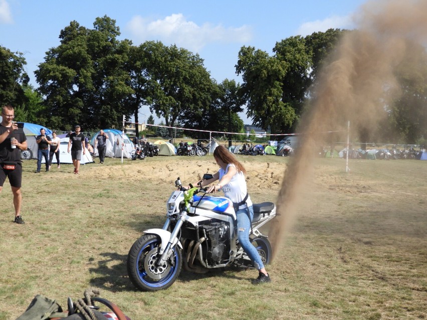 Cieszków: XXXIII edycja Zlotu Motocykli klubu OLDTIMERS z Krotoszyna- parada i motocykle [Zdjęcia]