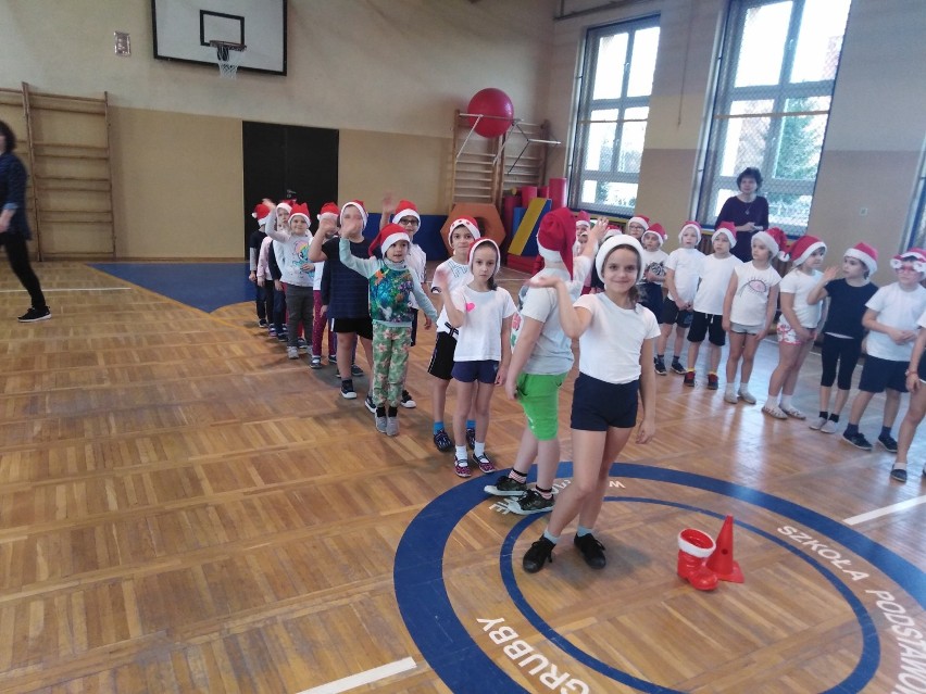 XX Mikołajkowy Turniej Sportowy w Kąkolewie. Rywalizacji przyglądał się sam Święty Mikołaj! 