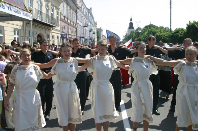 Parada "Bliżej Europy" w Piotrkowie - 30 maja 2003 roku [ARCHIWALNE ZDJĘCIA]