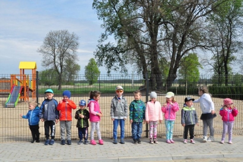 Kolejne miejsce dla małych mieszkańców. Plac zabaw w Kręcku już oficjalnie otwarty