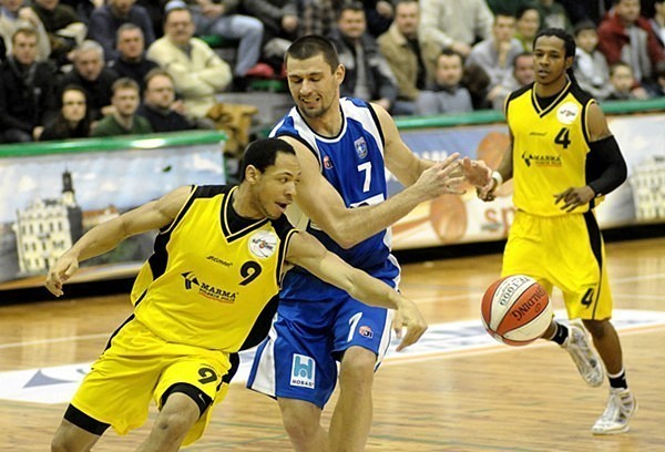 Zdjęcia z meczu Znicz Jarosław - PBG Basket Poznań