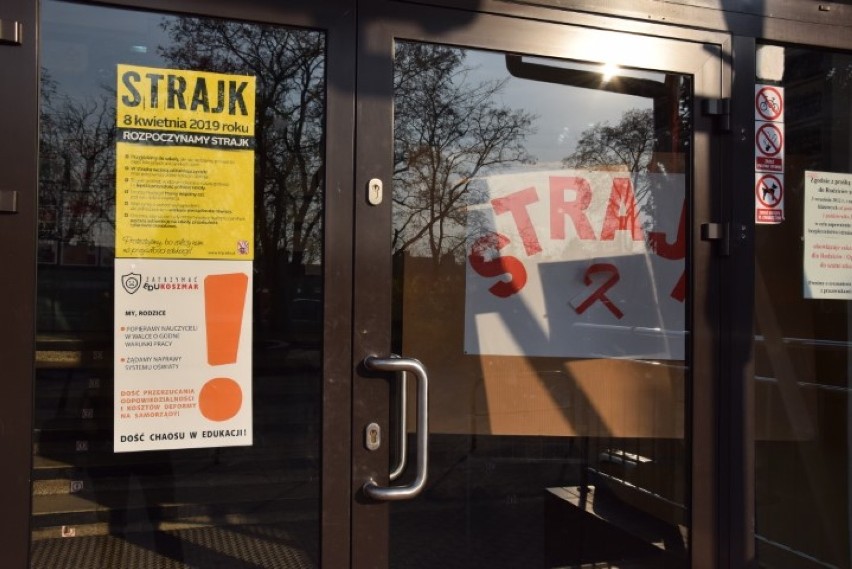Strajk nauczycieli w Pruszczu Gdańskim. We wszystkich pruszczańskich szkołach odwołano zajęcia dydaktyczne