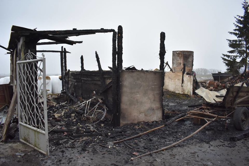 Pożary w Piaseckim Polu i Maleninie. Apel o pomoc - rolnik został bez paszy dla zwierząt [ZDJĘCIA]