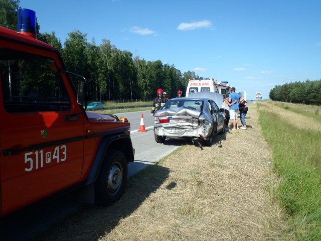 Autostrada A2. Zderzenie dwóch aut. W niedzielne popołudnie po raz kolejny w ostatnich tygodniach doszło do wypadku na trasie. Na 106 kilometrze autostrady A2 zderzyły się dwa samochody osobowe. Szczęśliwie nikt nie został ranny.