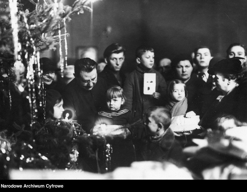 Bożonarodzeniowy klimat z czasów dawnej Polski przywołany na czarno-białych ZDJĘCIACH z Narodowego Archiwum Cyfrowego