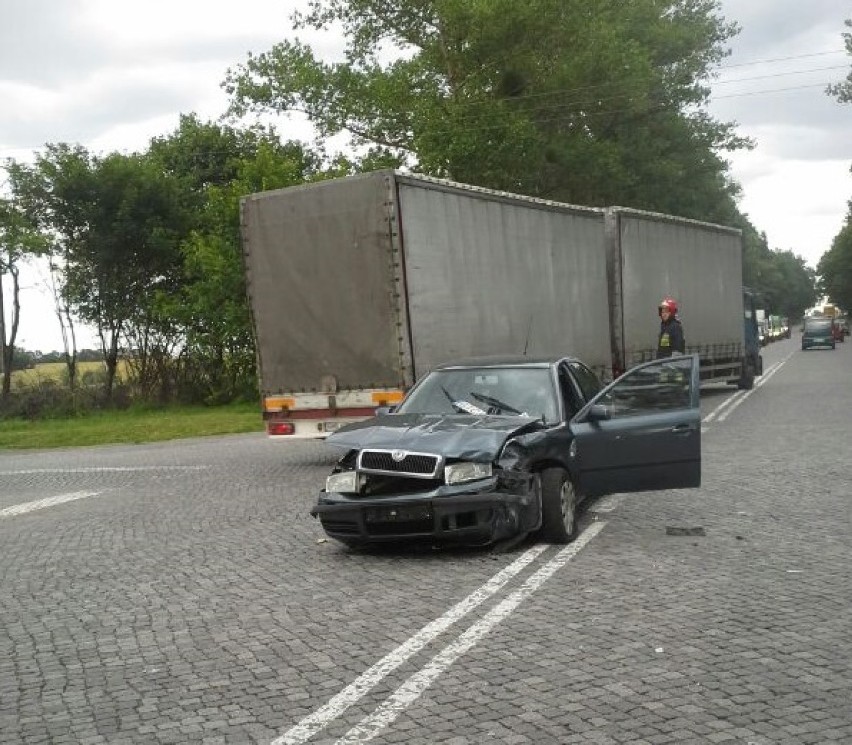 Wypadek na drodze krajowej nr 22 w Bałdowie. ZOBACZ ZDJĘCIA