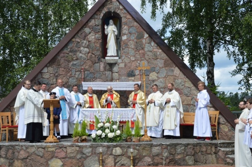 Nowy plac imienia księdza Rajskiego w Strzebielinie