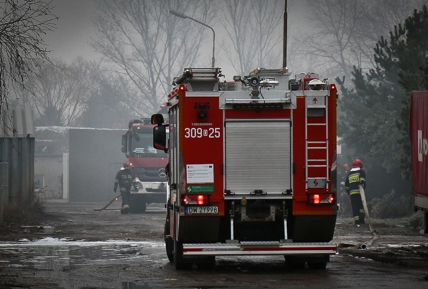 Wrocław. Czujesz ból gardła? Pieką cię oczy? To przez pożar przy ul. Szczecińskiej