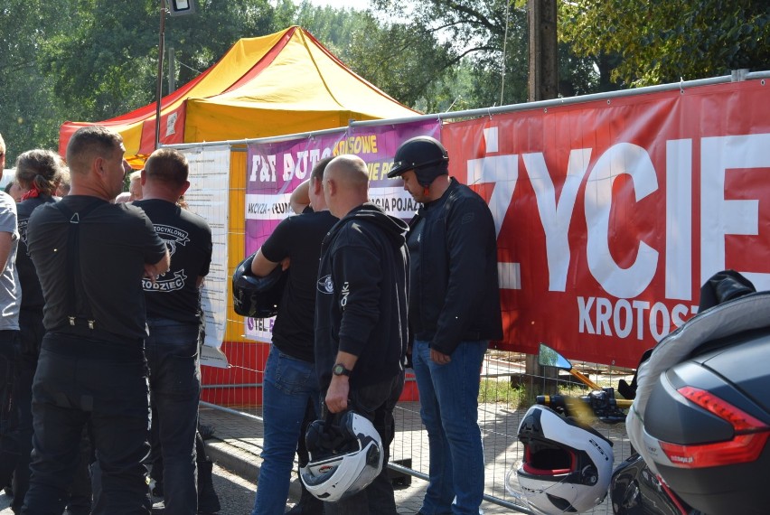 KROTOSZYN: 32. Zlot Motocykli Ciężkich i Weteranów - na terenie zlotu zabawa trwa w najlepsze [GALERIA]