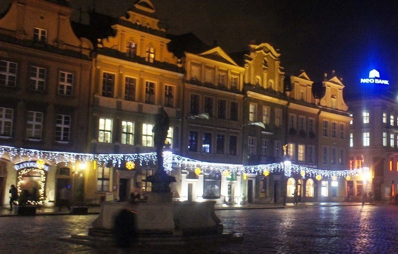 Poznań: W mieście rozbłysła świąteczna iluminacja [ZDJĘCIA]