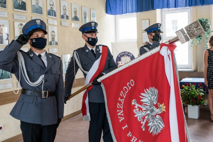 Święto Policji w Elblągu. Funkcjonariusze odebrali awanse i odznaczenia 