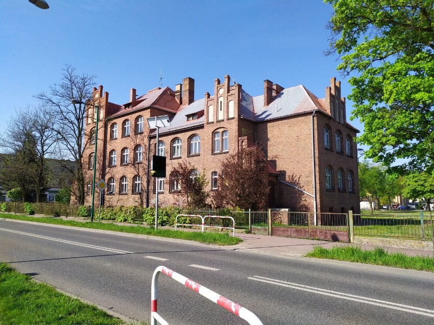 Budynek "czerwonej szkoły" w Lublińcu
