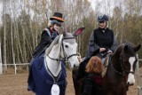 Halloween wśród koni w Stajni Anielin - odsłona II. Konkursy zręcznościowe dla młodzieży o różnym stopniu zawansowania