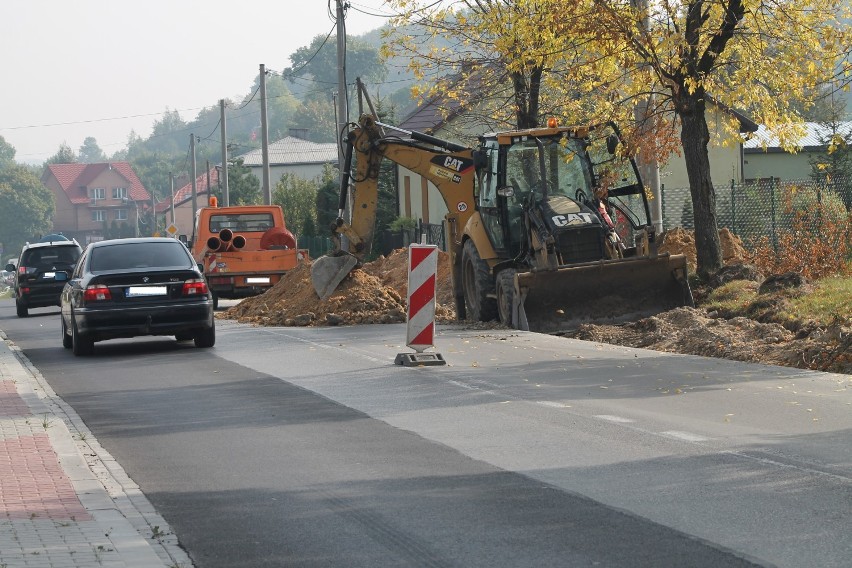 Trwa budowa chodnika w Podzamczu [FOTO]