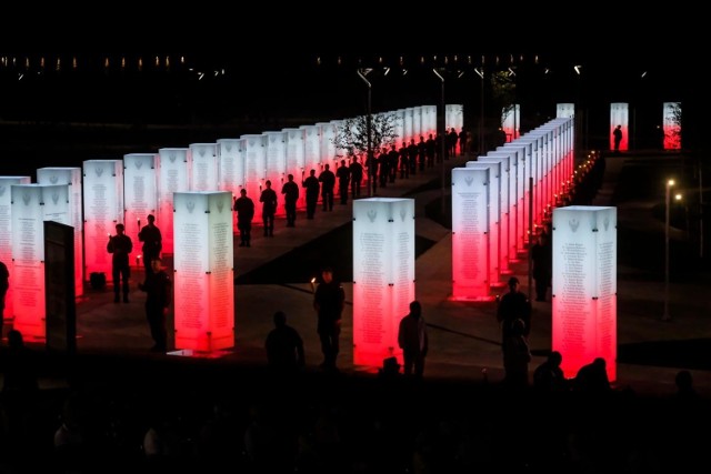 Prezes Prawa i Sprawiedliwości Jarosław Kaczyński, premier Mateusz Morawiecki, ministrowie Piotr Gliński, Jacek Sasin, Zbigniew Ziobro, Jan Krzysztof Ardanowski, Mariusz Błaszczak a także prezydent Torunia Michał Zaleski pojawili się na mszy św., której przewodniczył metropolita gdański ks. abp Sławoj Leszek Głódź z okazji otwarcia w Toruniu Parku Pamięci Narodowej „Zachowali się jak trzeba”.