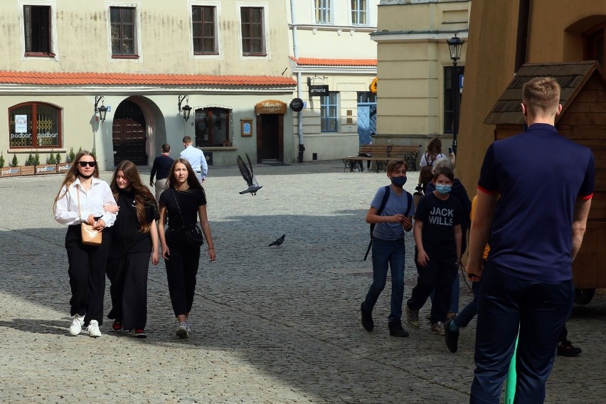 Skąpane w słońcu Stare Miasto w Lublinie. Miłośników spacerów tu nie brakuje! Zobacz zdjęcia