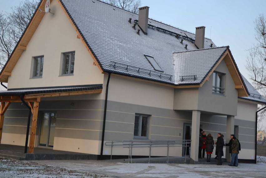 Malbork. Starostwo Powiatowe wybudowało dwa domki jednorodzinne dla 28 wychowanków domu dziecka