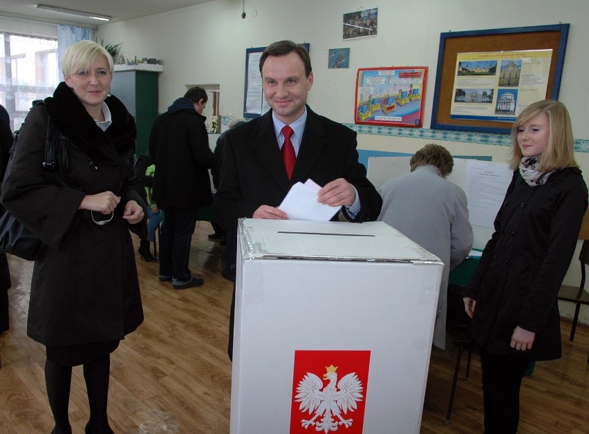 Wybory 2010 w Krakowie: Duda, Kracik, Majchrowski zagłosowali (ZDJĘCIA)