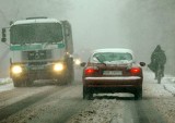 Trudne warunki na drogach, Centrum Zarządzania Kryzysowego ostrzega przed opadami śniegu