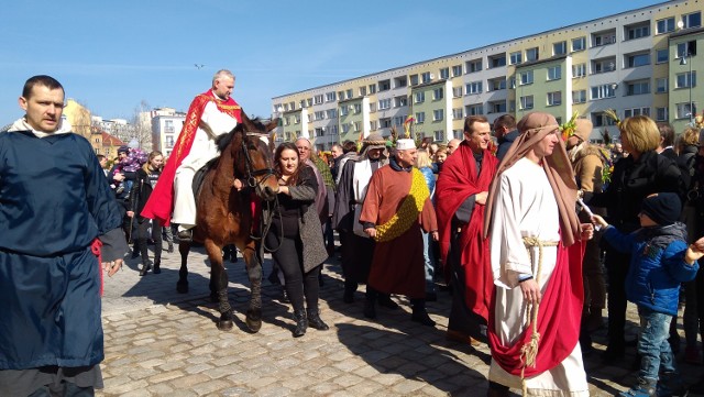 Święcenie palm na lubińskim rynku