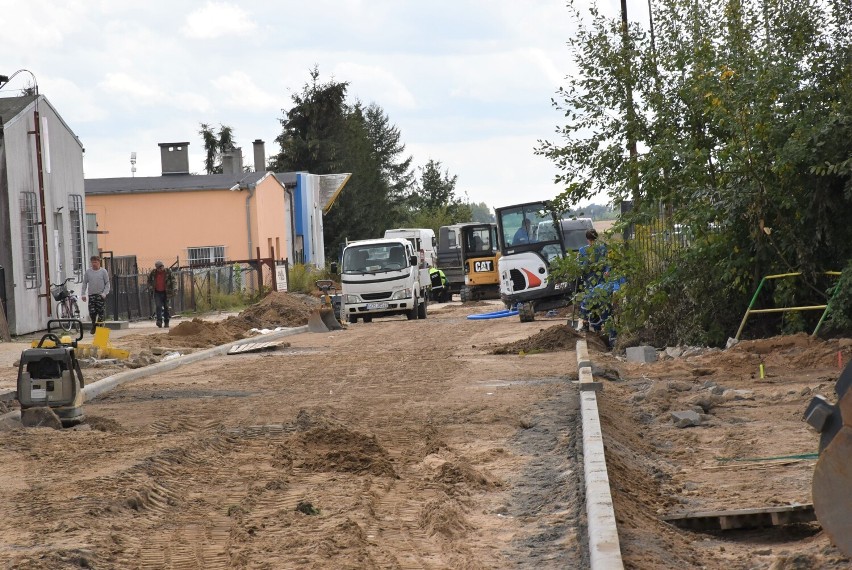 Najważniejsze remonty ulic w Człuchowie idą zgodnie z planem - na ul. Skrzetuskiego i Towarowej praca wre ZDJĘCIA z budowy