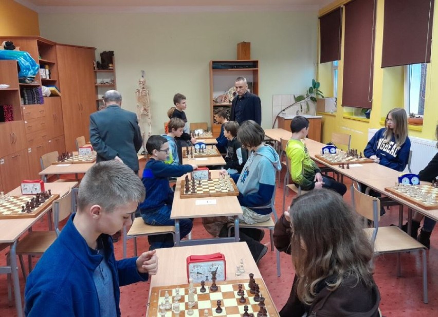 W Szkole Podstawowej nr 1 w Złotowie odbył się Złotowski Międzyszkolny Turniej Szachowy w ramach programu "Grajmy w szachy"