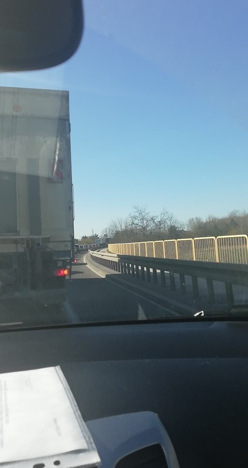 Wypadek przy moście Fordońskim w Bydgoszczy. Jedna osoba ranna
