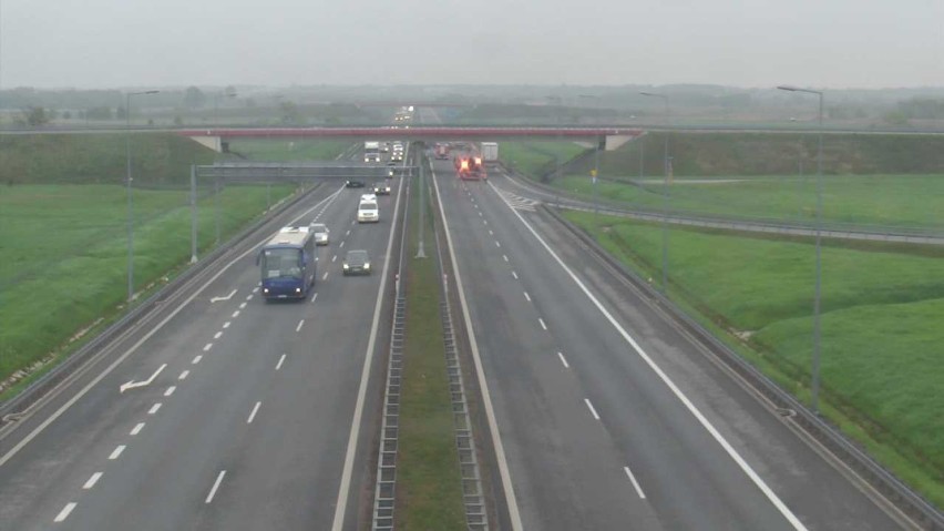 Wypadek tira na A4 w Bochni. Autostrada w kierunku Tarnowa zablokowana [UTRUDNIENIA]