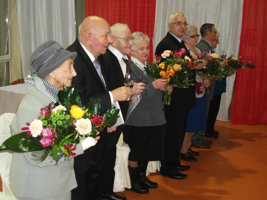 Gminny Dzień Seniora w Czarnym Borze okazją do świętowania jubileuszy małżeństw