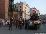 Patrole wojskowe na krakowskim Rynku 