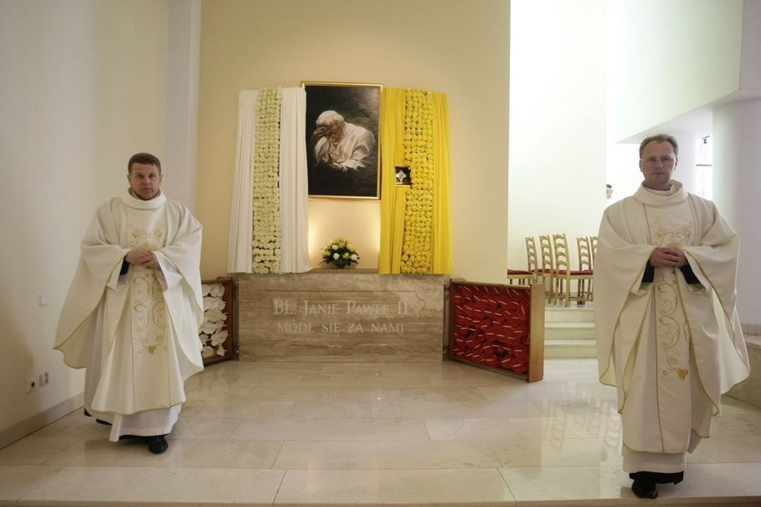 Obraz Jana Pawła II zawisł  w gdyńskim kościele pw. Trójcy Świętej