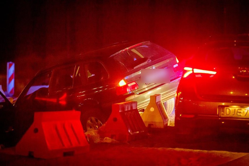 Wypadek na rondzie Tesco. Pijany kierowca wbił się w...