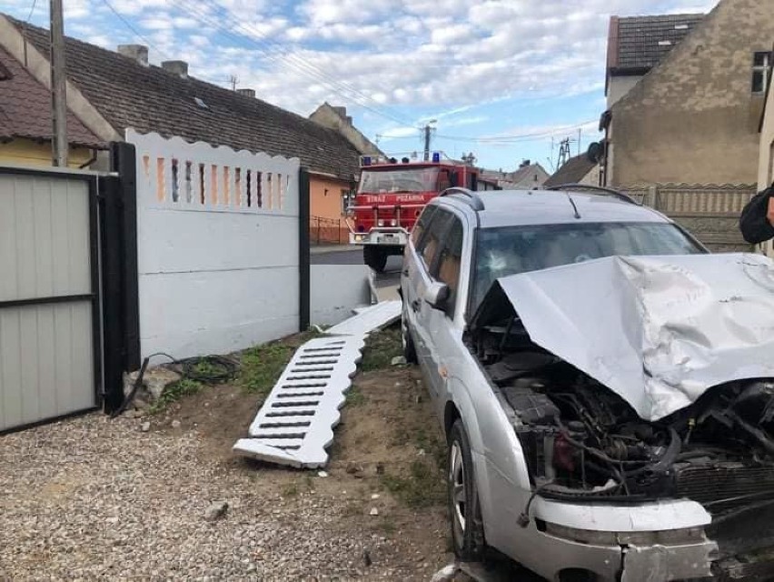 Łopienno: kierowca zniszczył ogrodzenie posesji