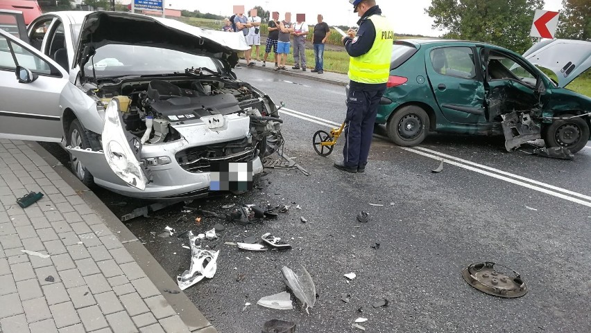 Wypadek trzech samochodów w Pikutkowie trasie Włocławek - Brześć Kujawski [zdjęcia, wideo]