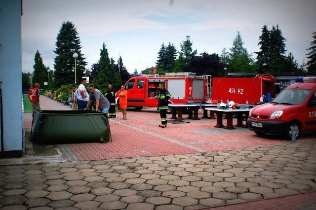 Koźmin - Wyciek chloru na basenie. Strażacy wyznaczyli strefę zagrożenia. ZDJĘCIA