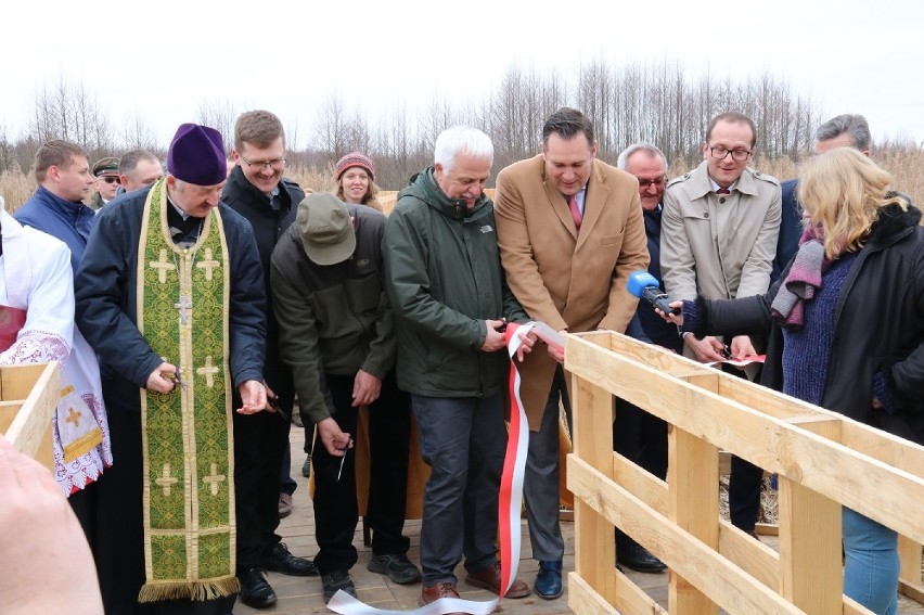 Przeprawili się promem, pospacerowali. Zobacz naszych notabli na otwraciu kładki  nad Biebrzą (zdjęcia) 